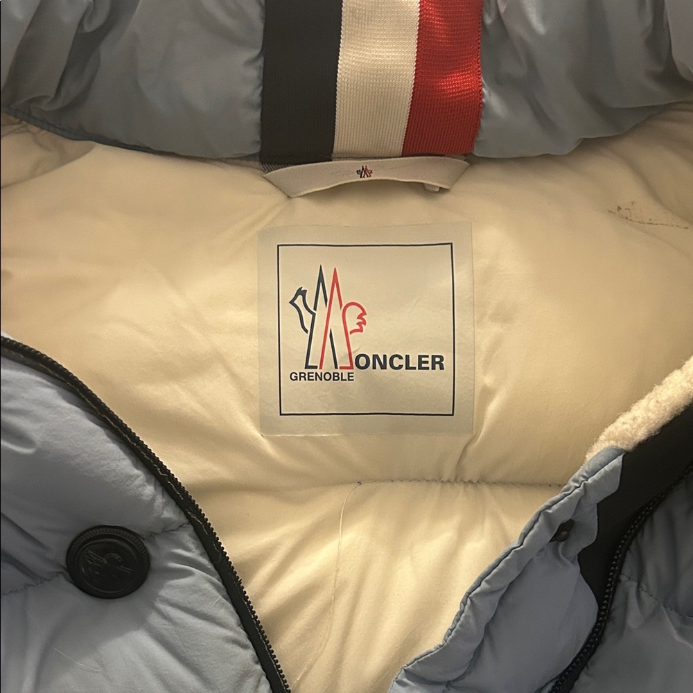 Moncler Sky Blue Puffer Jacket with White Faux Fur Collar - Picture 4 of 8